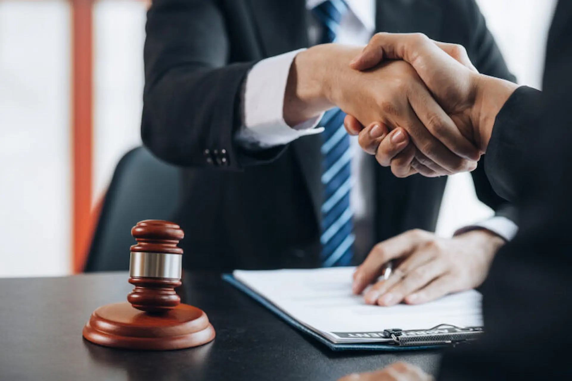 Best Criminal Defense Lawyers Near Me Navigating Legal Waters with Confidence